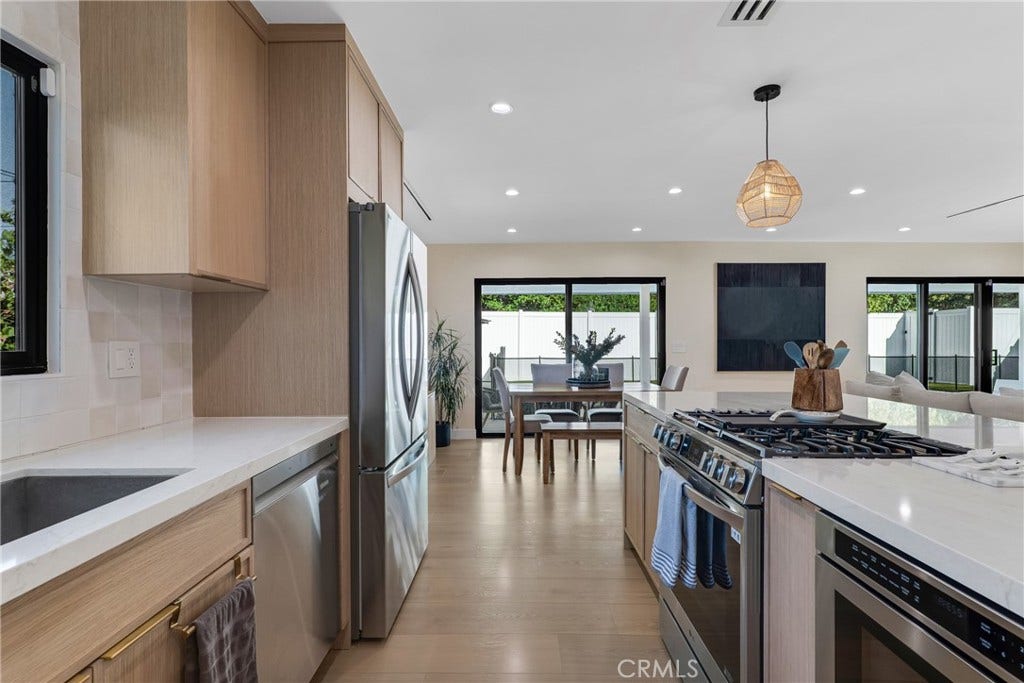 5722 Le Sage Avenue, Woodland Hills, CA 91367