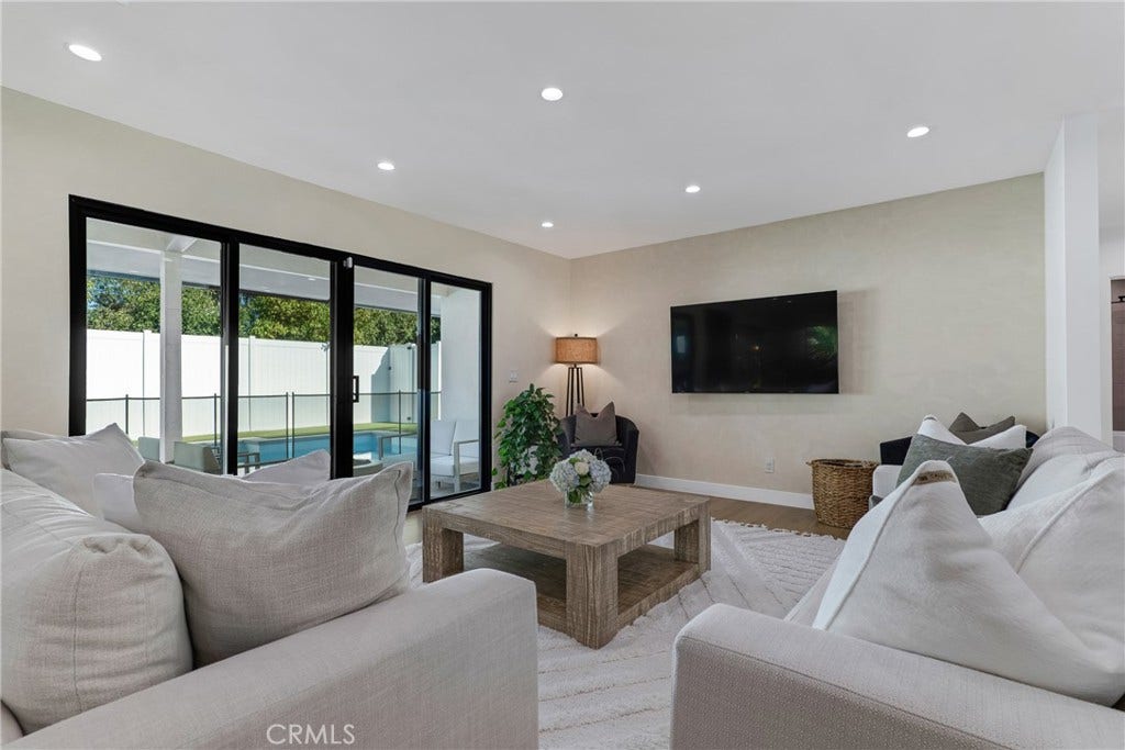 5722 Le Sage Avenue, Woodland Hills, CA 91367
