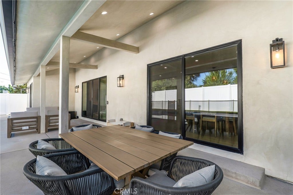 5722 Le Sage Avenue, Woodland Hills, CA 91367