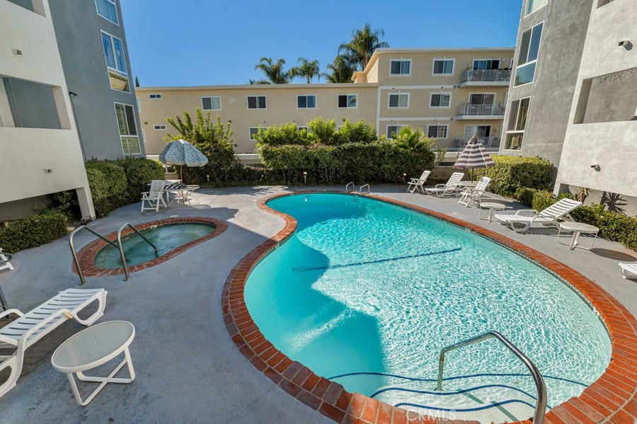 Property photo for 5454 Zelzah Avenue, #204, Encino, CA