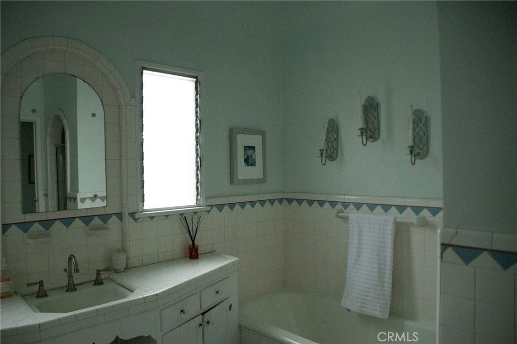 1054 S Corning, Los Angeles, CA 90035 1054 S Corning, Los Angeles, CA 90035