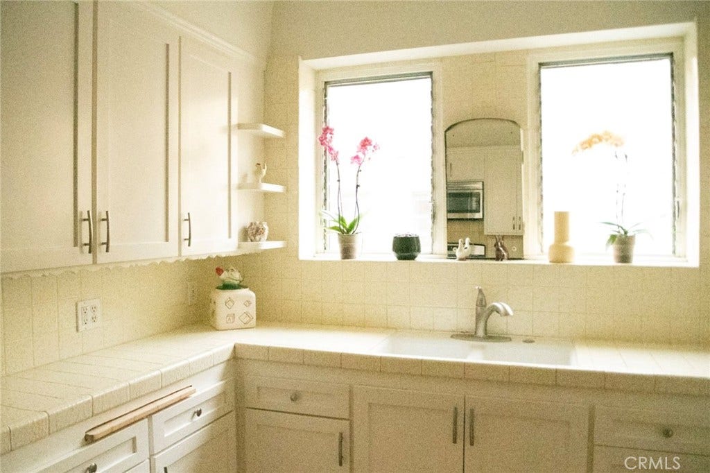 1054 S Corning, Los Angeles, CA 90035 1054 S Corning, Los Angeles, CA 90035