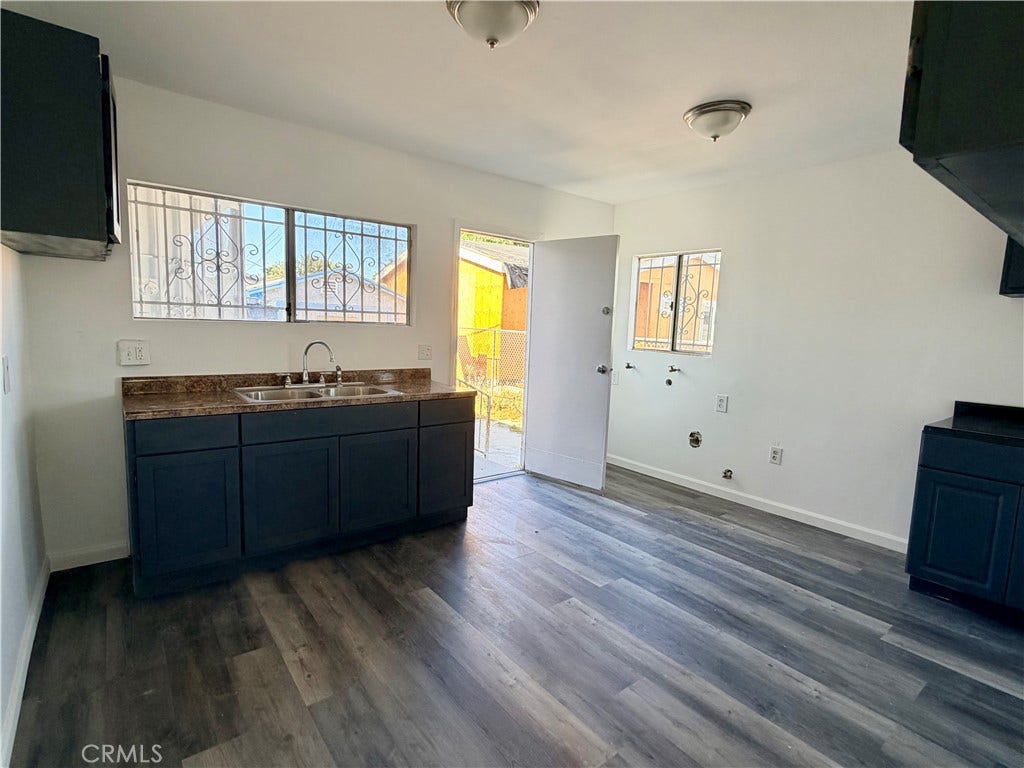 1223 W 69th, Los Angeles, CA 90044