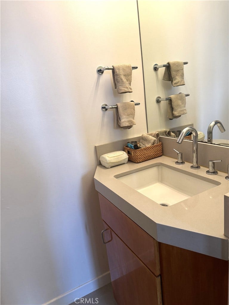 406 Brooks Avenue, Venice, CA 90291 Remodeled Powder Room on entry level