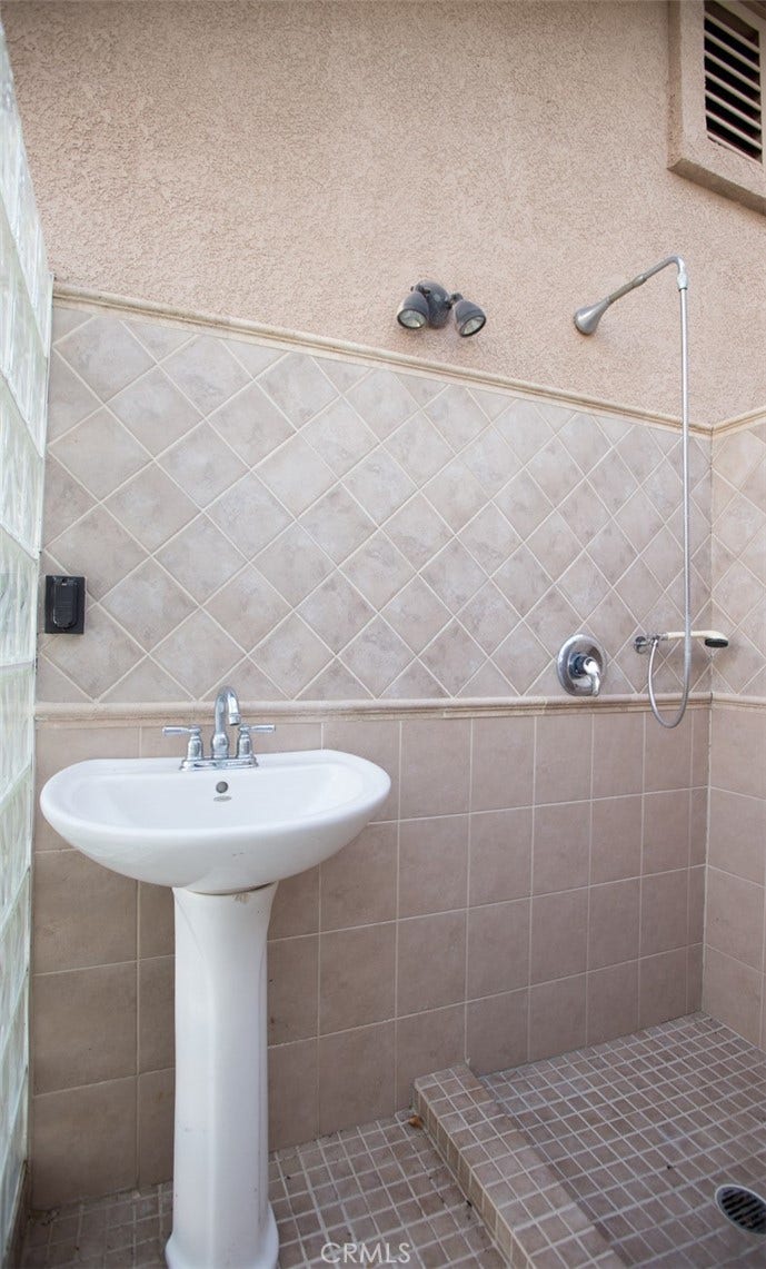 5331 Max Godde, Palmdale, CA 93551 5331 Max Godde, Palmdale, CA 93551
