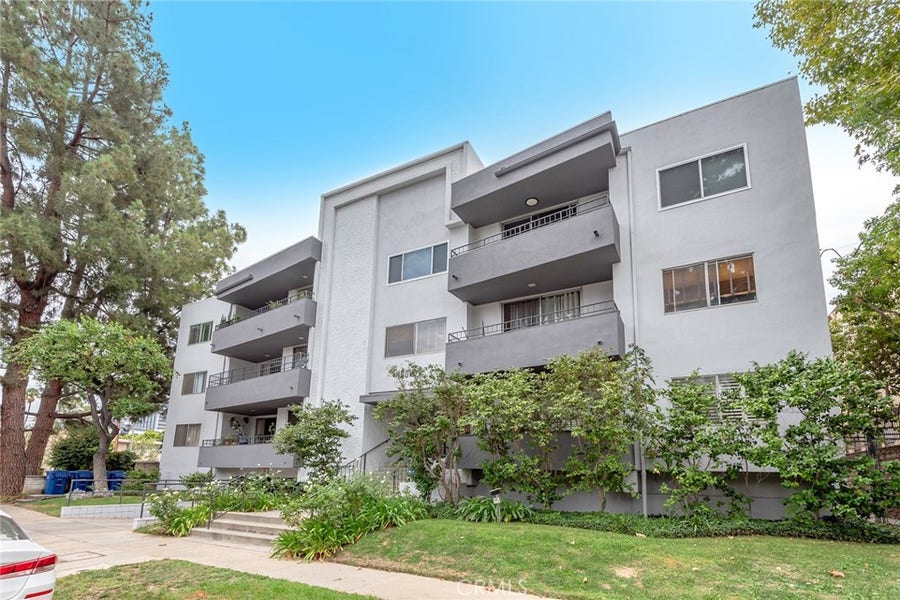 Property photo for 16012 Moorpark, #302A, Encino, CA