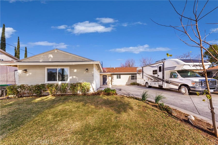 Property photo for 22327 Espuela Drive, Saugus, CA