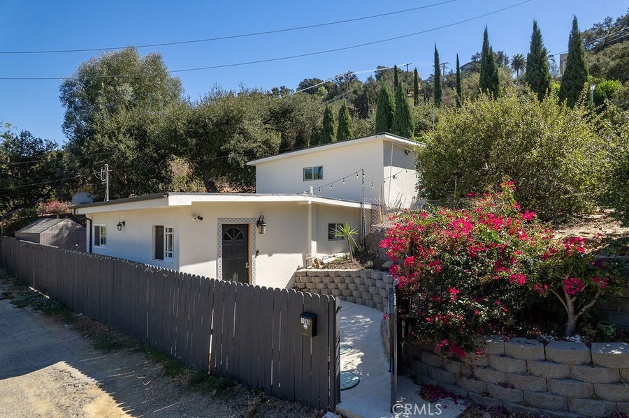 Property photo for 1068 Loma Lane, Simi Valley, CA