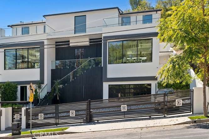 Property photo for 19546 Rosita Street, Tarzana, CA