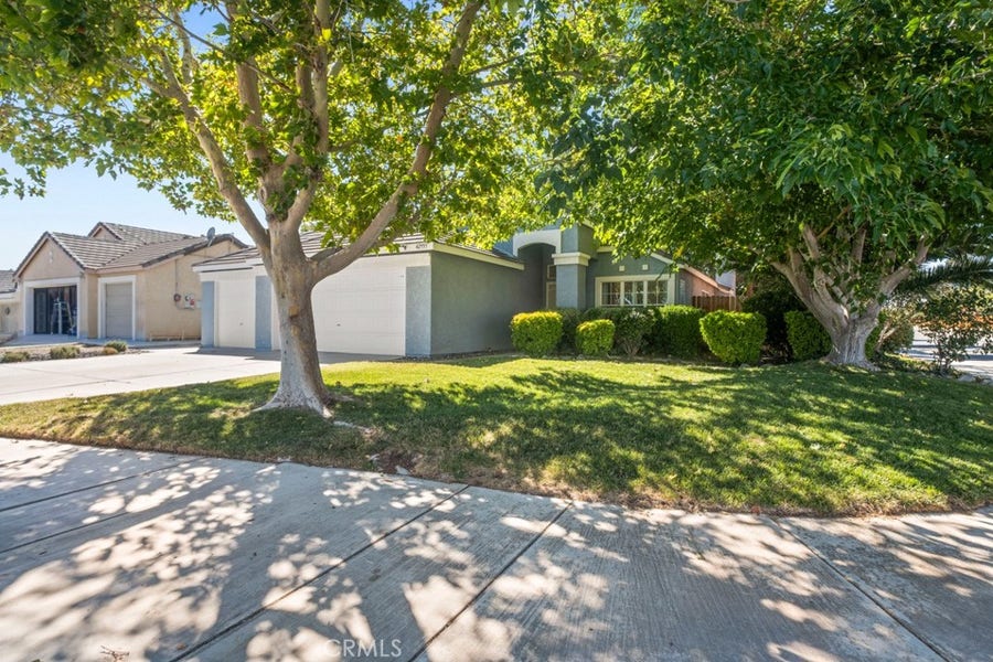 Property photo for 42555 La Gabriella Drive, Lancaster, CA