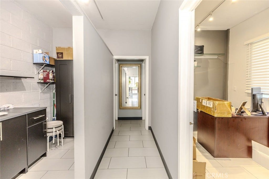 2805 N Glenoaks Boulevard, Burbank, CA 91504 2805 N Glenoaks Boulevard, Burbank, CA 91504