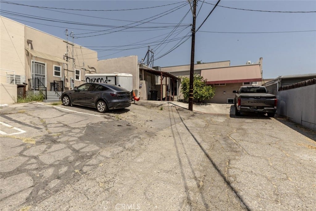 2805 N Glenoaks Boulevard, Burbank, CA 91504 2805 N Glenoaks Boulevard, Burbank, CA 91504
