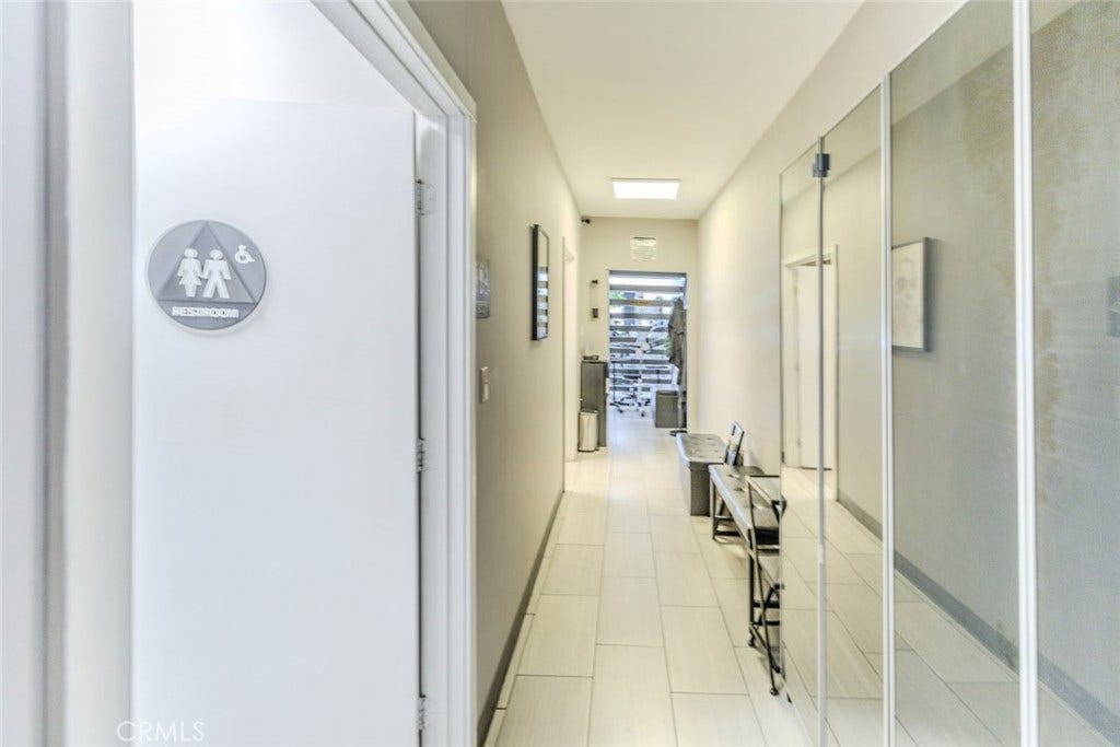 2805 N Glenoaks Boulevard, Burbank, CA 91504 2805 N Glenoaks Boulevard, Burbank, CA 91504