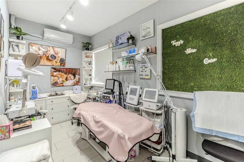 2805 N Glenoaks Boulevard, Burbank, CA 91504 2805 N Glenoaks Boulevard, Burbank, CA 91504