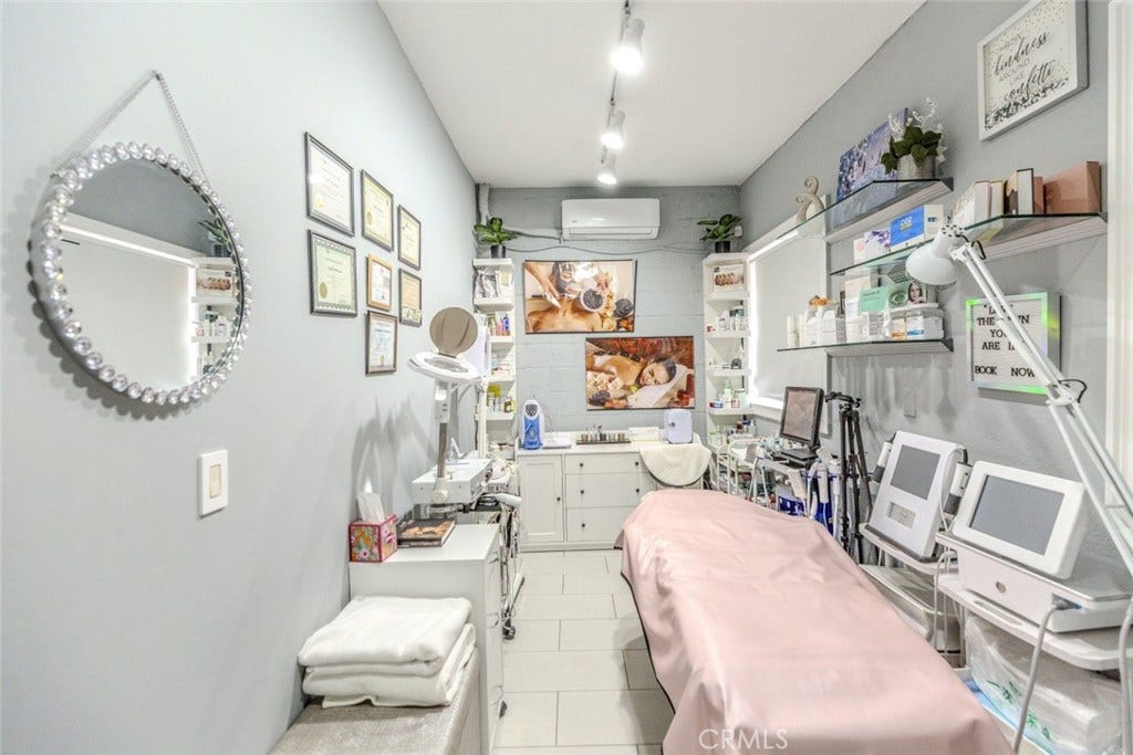 2805 N Glenoaks Boulevard, Burbank, CA 91504 2805 N Glenoaks Boulevard, Burbank, CA 91504
