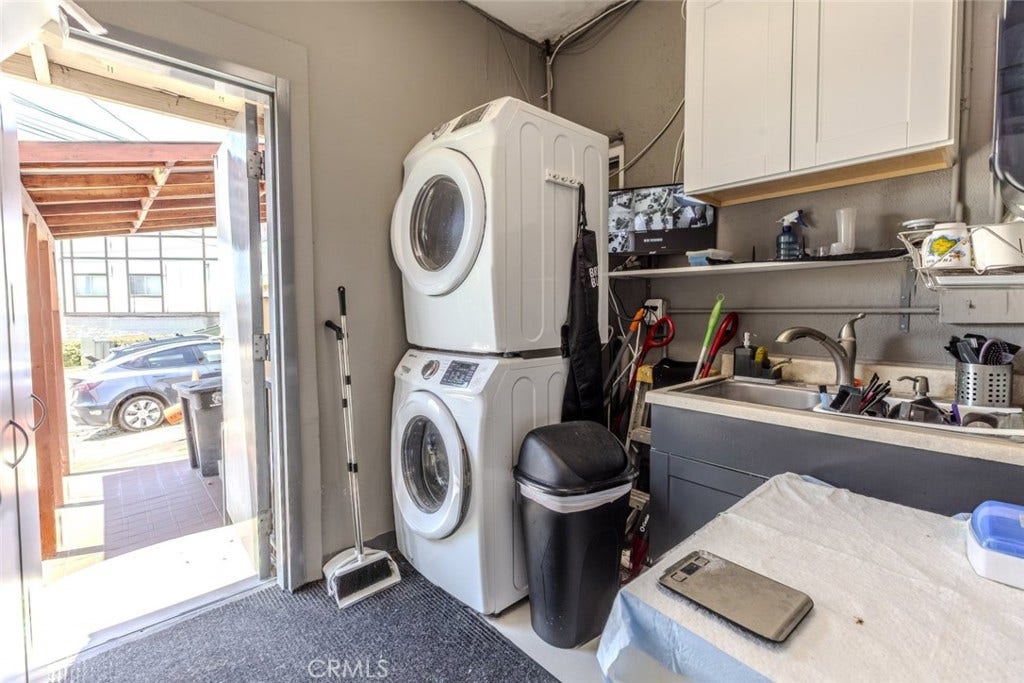 2805 N Glenoaks Boulevard, Burbank, CA 91504 2805 N Glenoaks Boulevard, Burbank, CA 91504