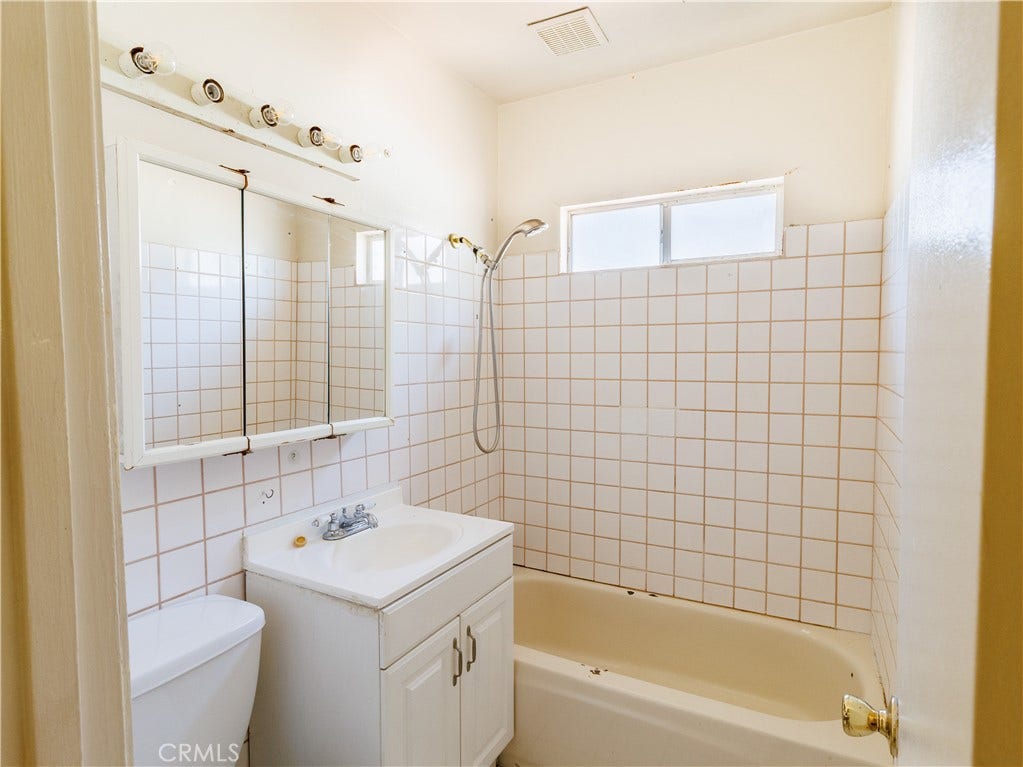 11465 Amboy Ave., San Fernando, CA 91340