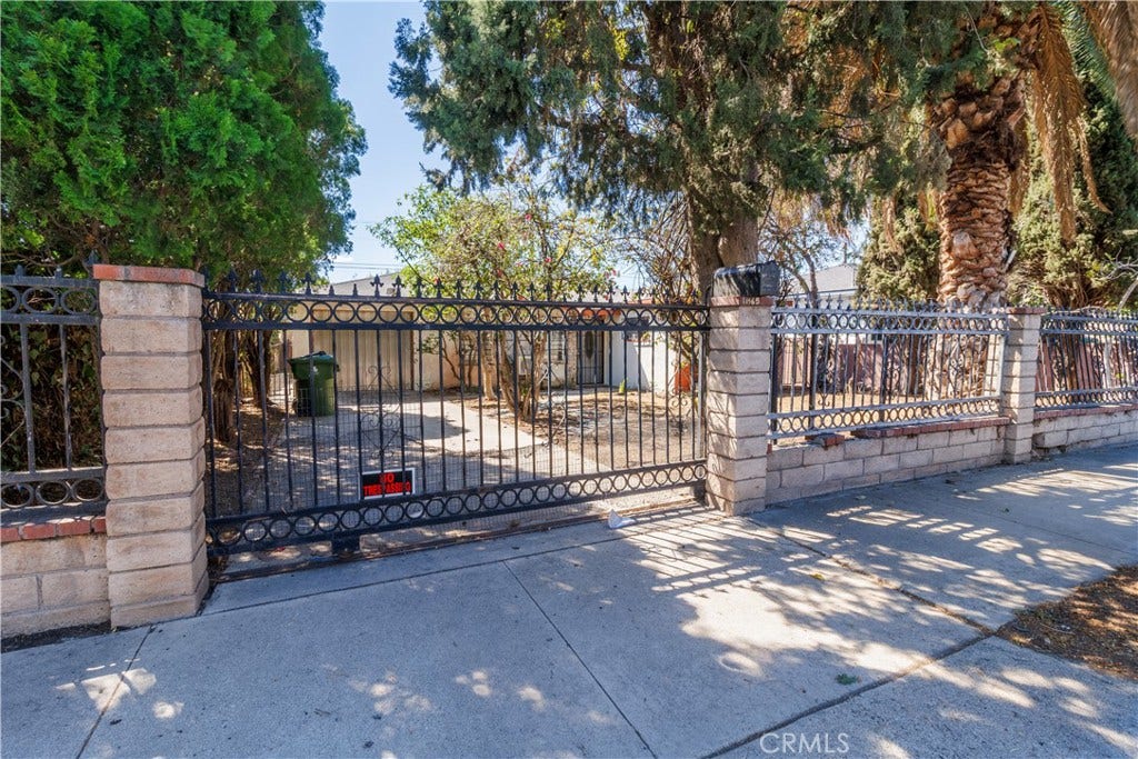 11465 Amboy Ave., San Fernando, CA 91340