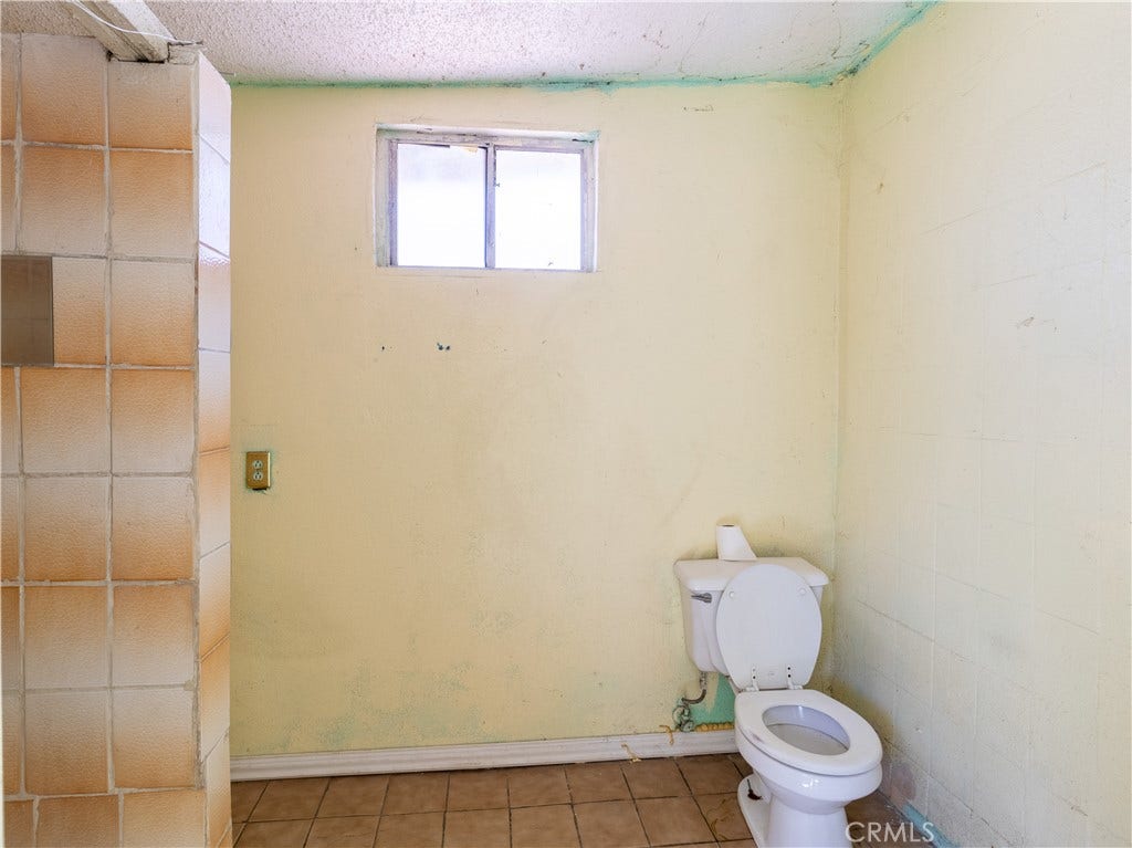 11465 Amboy Ave., San Fernando, CA 91340