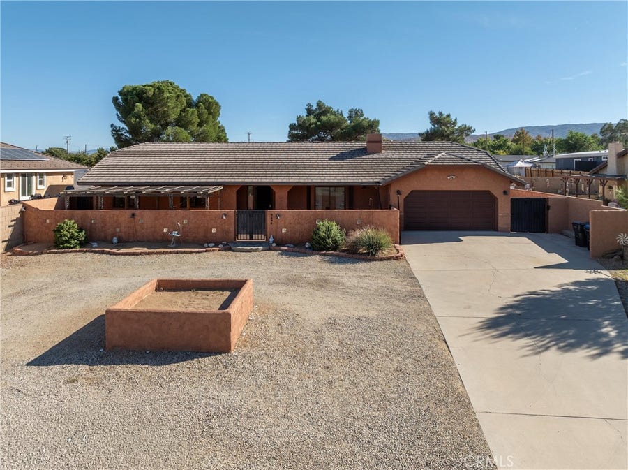Property photo for 4698 Quartz Hill Road, Lancaster, CA