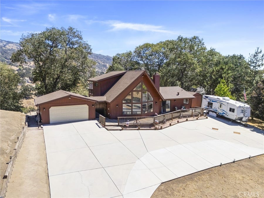 Property photo for 30341 Pinedale, Tehachapi, CA