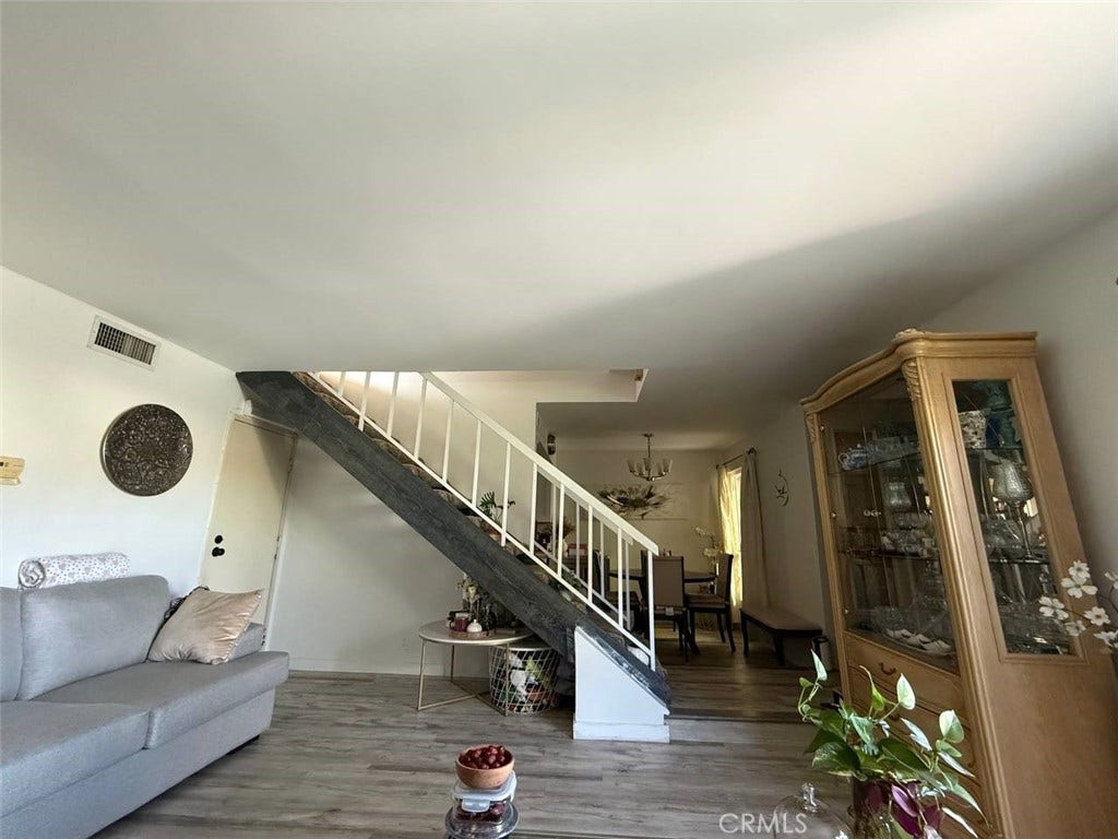 18411 Hatteras, Tarzana, CA 91356 18411 Hatteras, Tarzana, CA 91356