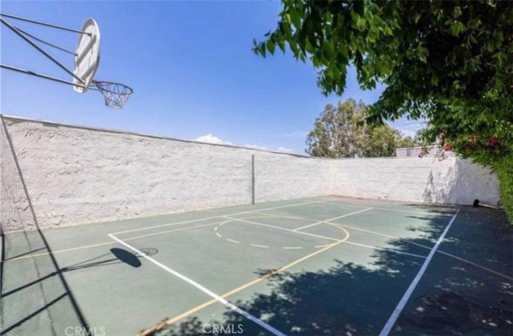 18411 Hatteras, Tarzana, CA 91356 18411 Hatteras, Tarzana, CA 91356