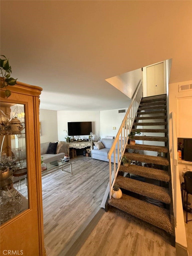 18411 Hatteras, Tarzana, CA 91356 18411 Hatteras, Tarzana, CA 91356