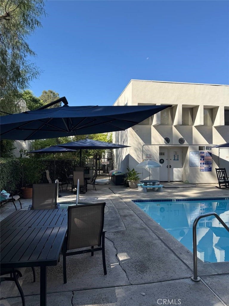 18411 Hatteras, Tarzana, CA 91356 18411 Hatteras, Tarzana, CA 91356