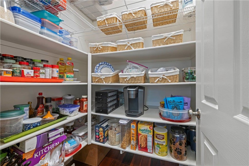 28473 Connick Place, Saugus, CA 91350 PANTRY