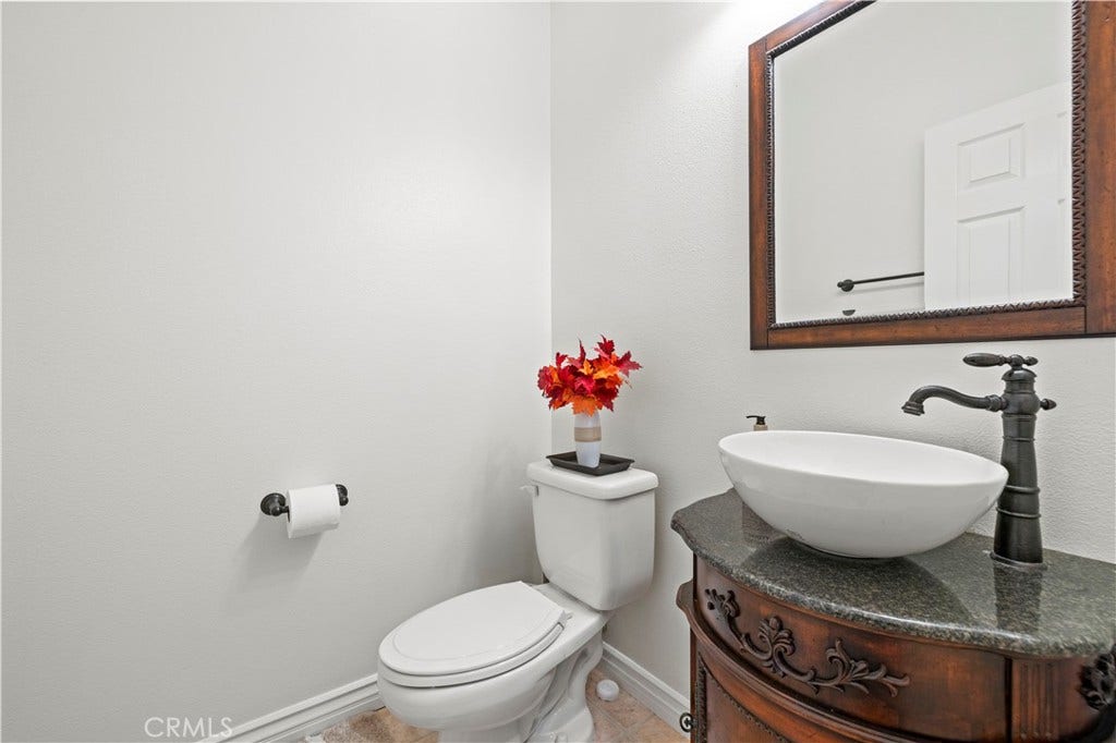 28473 Connick Place, Saugus, CA 91350 POWDER ROOM