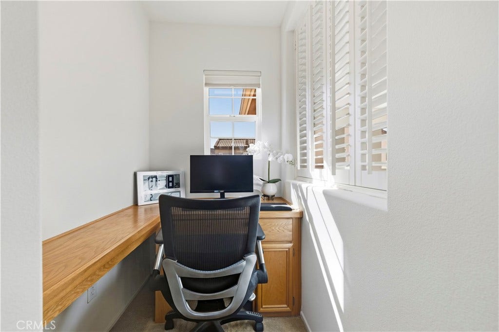28473 Connick Place, Saugus, CA 91350 WORKSPACE NOOK