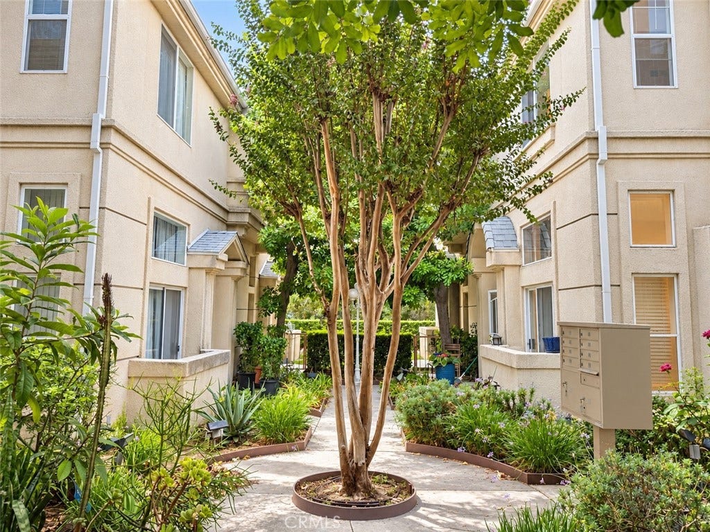 15756 Devonshire Street, Granada Hills, CA 91344