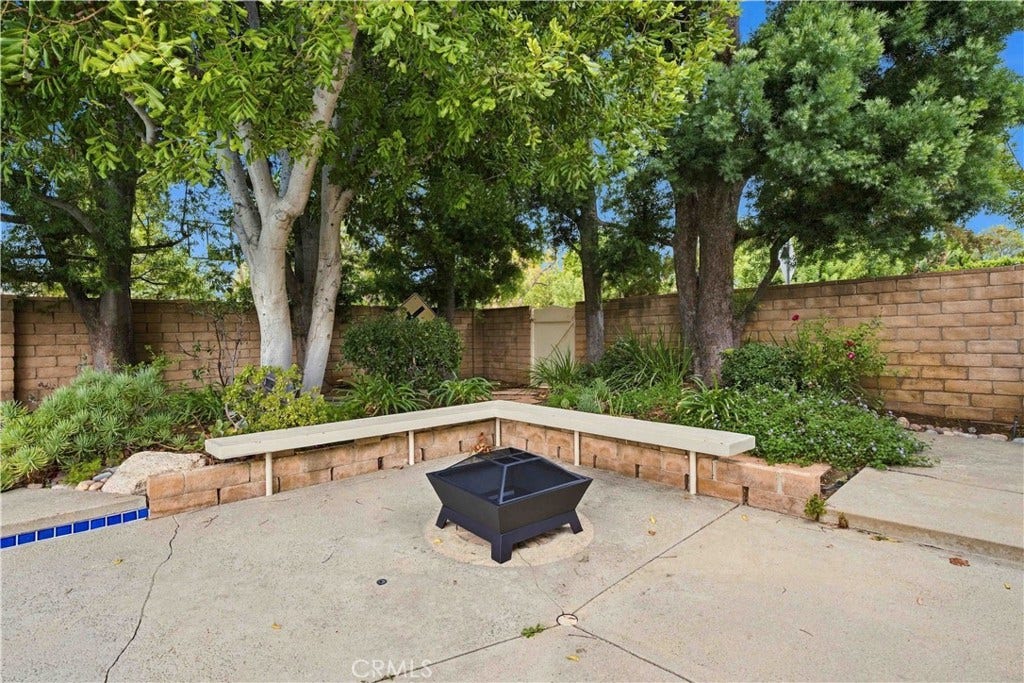 9817 Donna Avenue, Northridge, CA 91324 9817 Donna Avenue, Northridge, CA 91324
