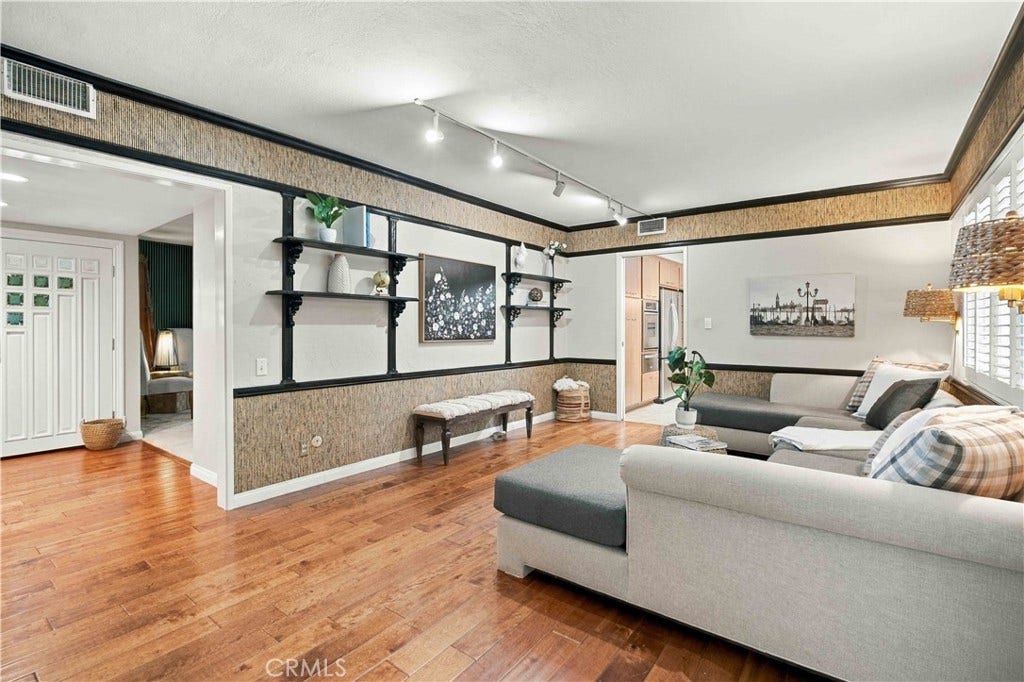 9817 Donna Avenue, Northridge, CA 91324 9817 Donna Avenue, Northridge, CA 91324