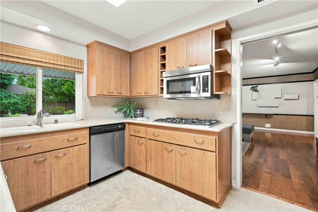 9817 Donna Avenue, Northridge, CA 91324 9817 Donna Avenue, Northridge, CA 91324