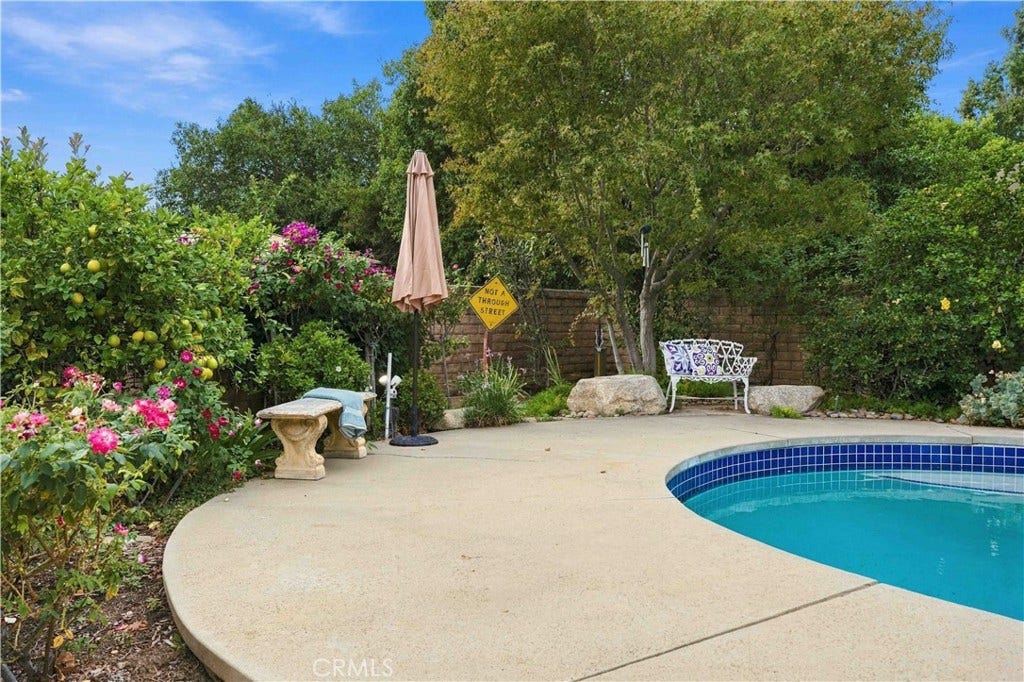 9817 Donna Avenue, Northridge, CA 91324 9817 Donna Avenue, Northridge, CA 91324