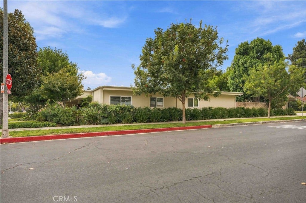 9817 Donna Avenue, Northridge, CA 91324 9817 Donna Avenue, Northridge, CA 91324
