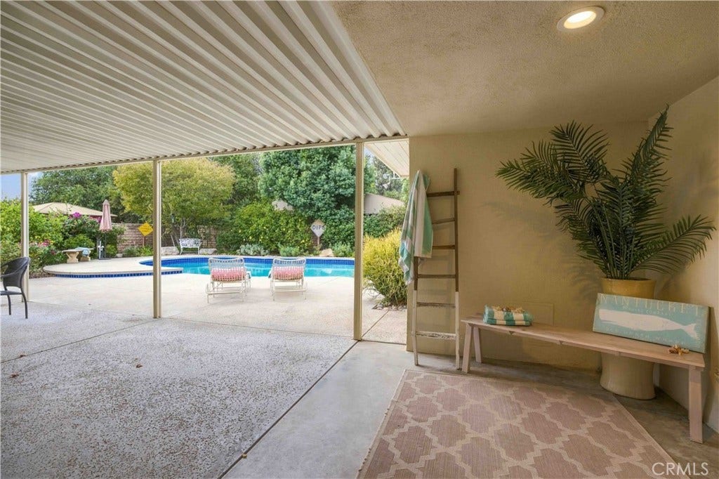 9817 Donna Avenue, Northridge, CA 91324 9817 Donna Avenue, Northridge, CA 91324