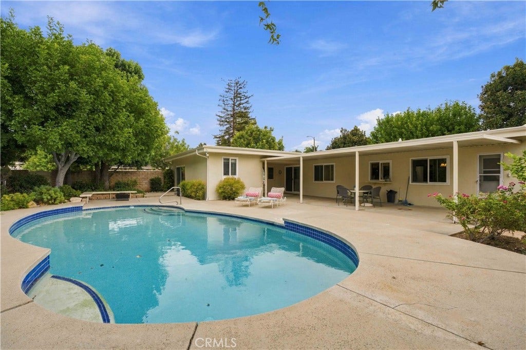 9817 Donna Avenue, Northridge, CA 91324 9817 Donna Avenue, Northridge, CA 91324