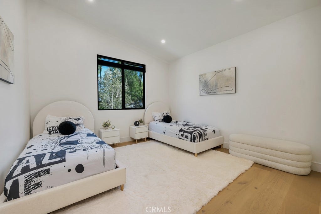 5551 Valerie Avenue, Woodland Hills, CA 91367 5551 Valerie Avenue, Woodland Hills, CA 91367