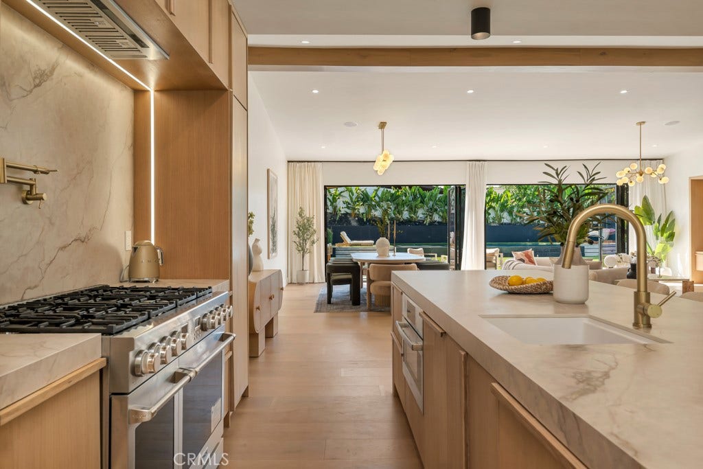 5551 Valerie Avenue, Woodland Hills, CA 91367 5551 Valerie Avenue, Woodland Hills, CA 91367
