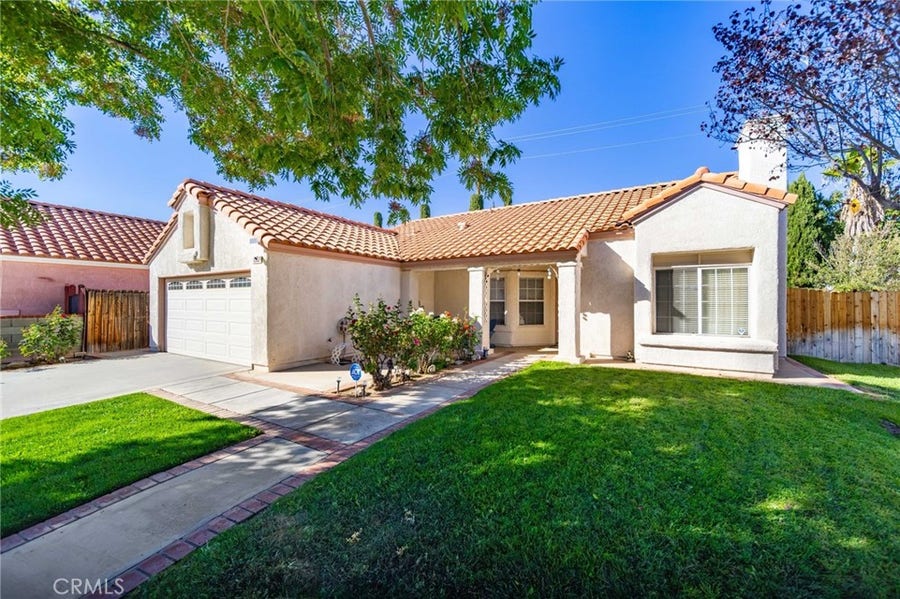 Property photo for 1521 Windsor Place, Palmdale, CA