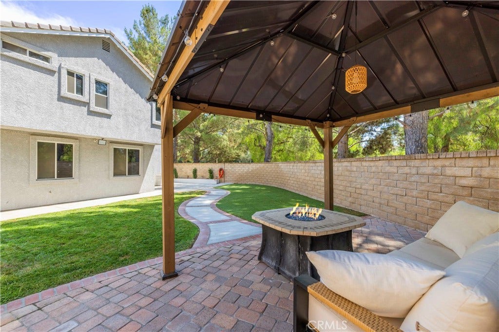 23800 Woodpark Court, Valencia, CA 91354