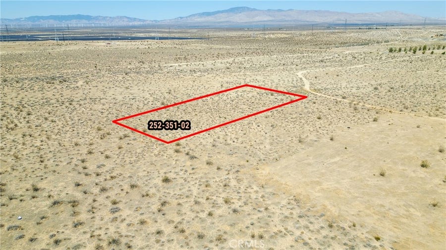 Property photo for 0 PTN OF SE1/4 SEC18 T9 R13 EXCL OF MR, Rosamond, CA