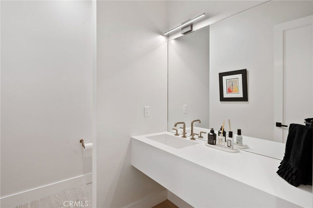 15547 Valley Vista Boulevard, Encino, CA 91436 15547 Valley Vista Boulevard, Encino, CA 91436