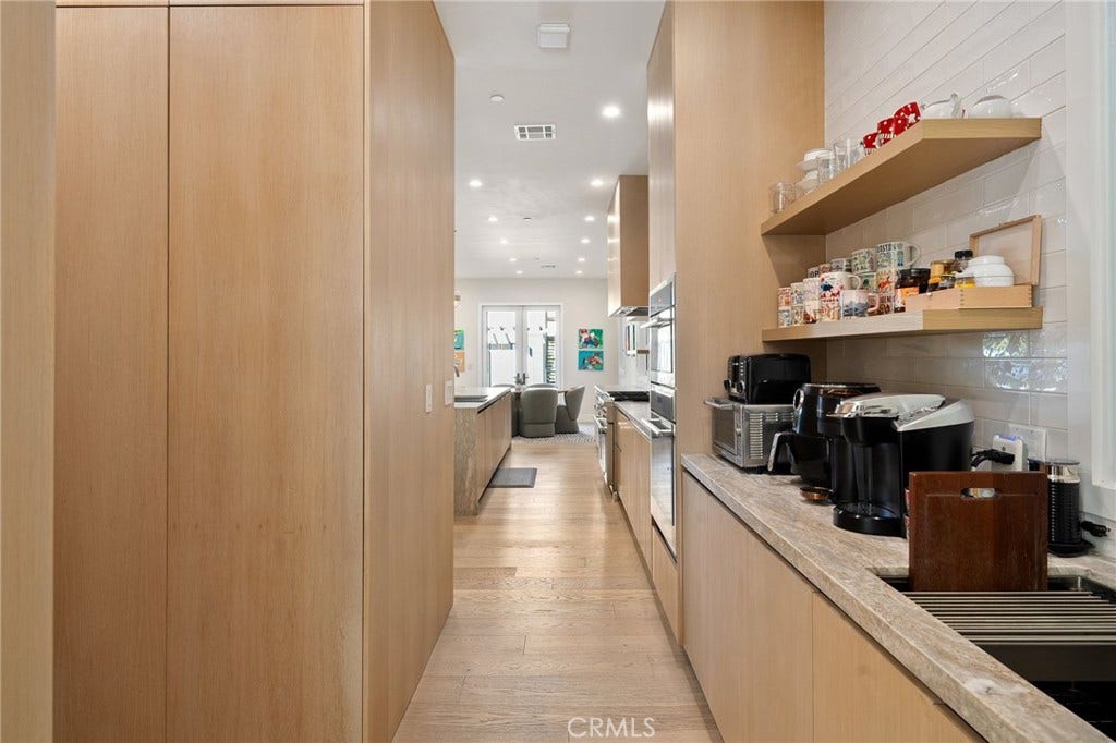 15547 Valley Vista Boulevard, Encino, CA 91436 15547 Valley Vista Boulevard, Encino, CA 91436