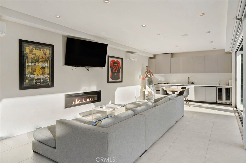15547 Valley Vista Boulevard, Encino, CA 91436 15547 Valley Vista Boulevard, Encino, CA 91436
