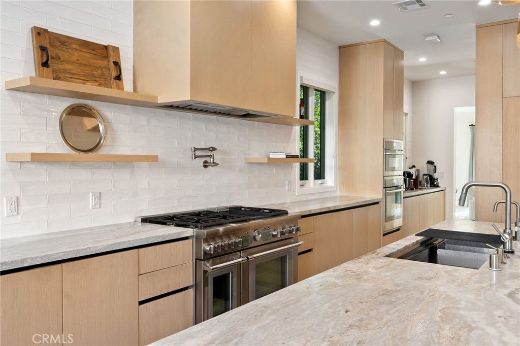 15547 Valley Vista Boulevard, Encino, CA 91436 15547 Valley Vista Boulevard, Encino, CA 91436