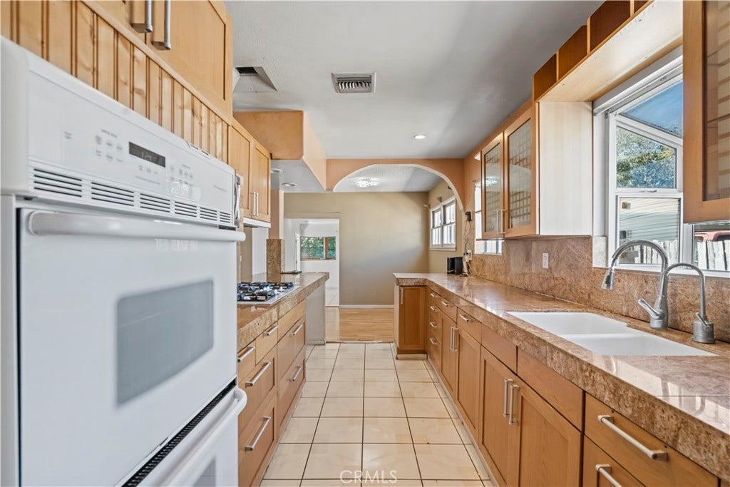 10561 Marklein, San Fernando, CA 91345